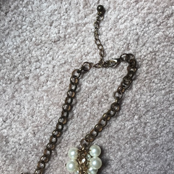 Faux pearl necklace - Picture 3 of 4